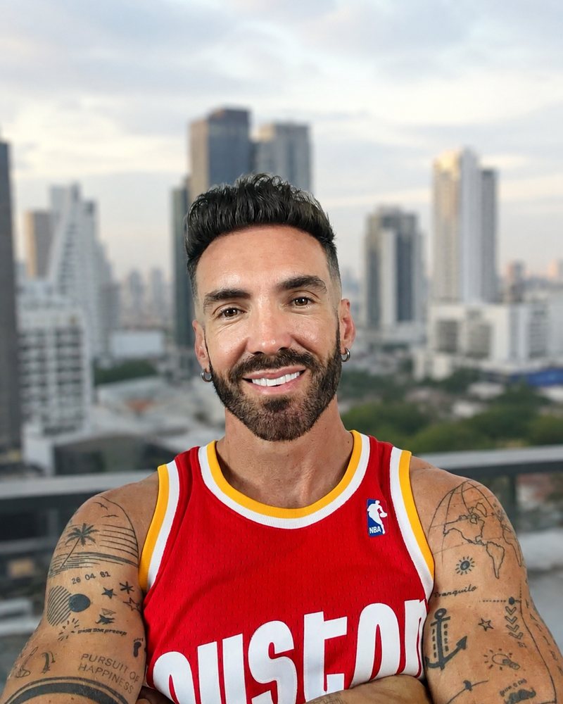 Neil, your PimpMyLingo coach, in Bangkok